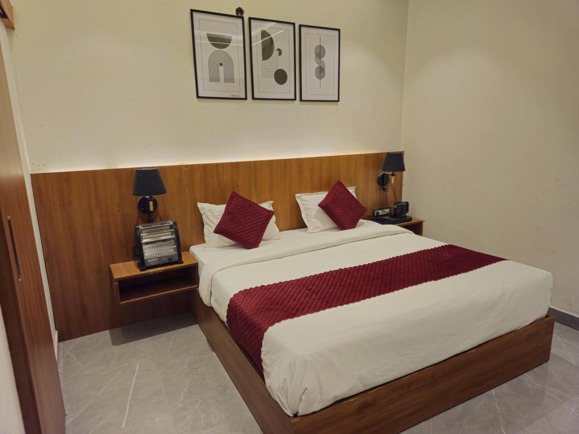 Hotel The Royal Orchid à Alīgarh Extérieur photo